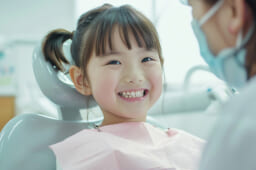 子どももガミースマイル治療を受けられる？自然に治る可能性は？